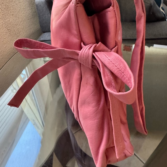 Gucci Pink Leather Hysteria Clutch - Picture 5 of 13